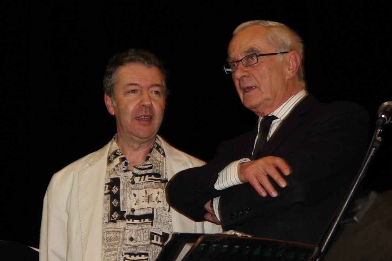 Thierry ROQUES (Chef d'orchestre d' Enrico MACIAS) et Mr Martin Malvy (président du conseil régional de Midi-Pyrénées).