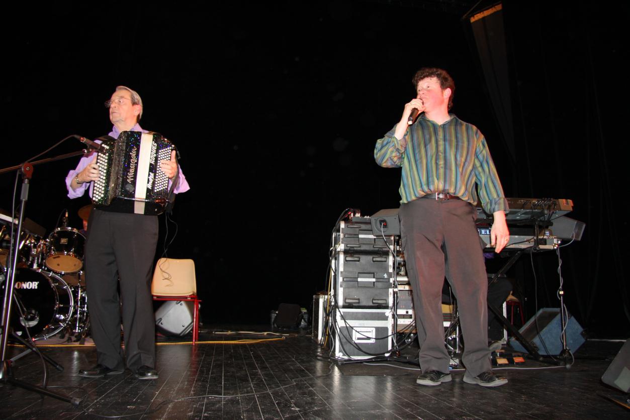 André ROQUES et son chanteur, Eric COUDON.