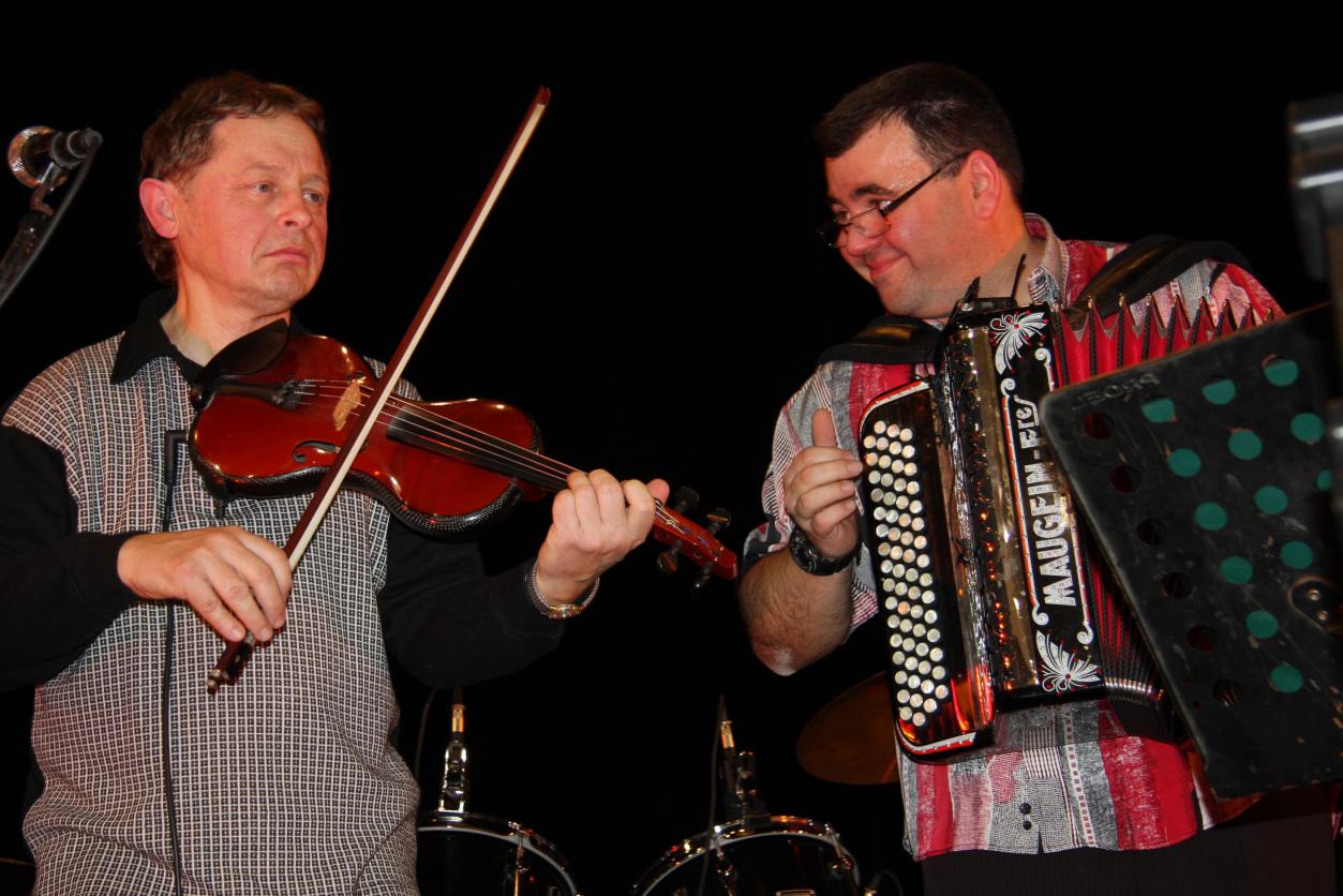 Xavier VIDAL au violon et Christophe ANDRIEUX à l'accordéon.