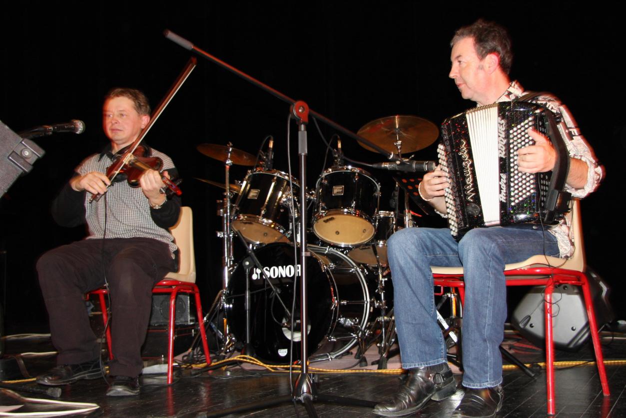 Xavier VIDAL et Thierry ROQUES. Musiques traditionnelles.