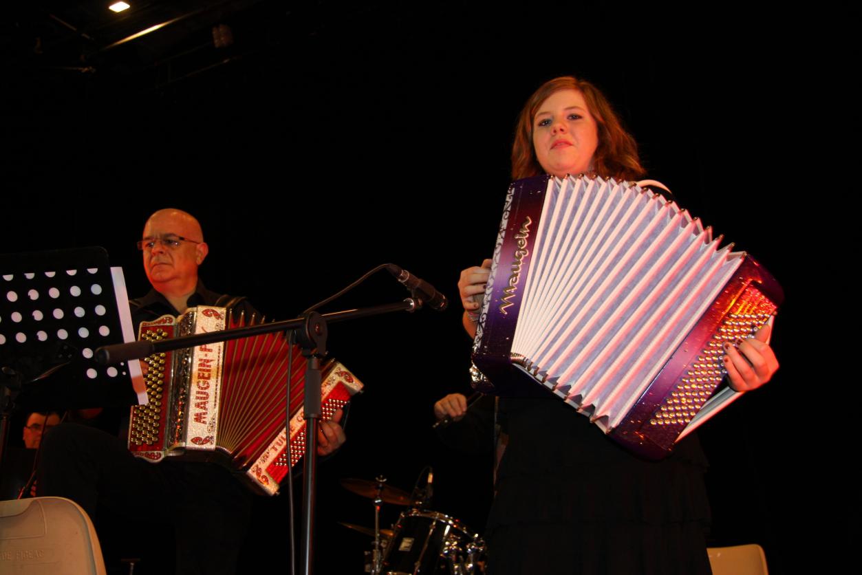 Jeune élève de l'école Accordéon Club FA.SI.LA sous la direction de Christian LLORENS accompagné par Xavier VIDAL et l'orchestre Christophe ANDRIEUX.