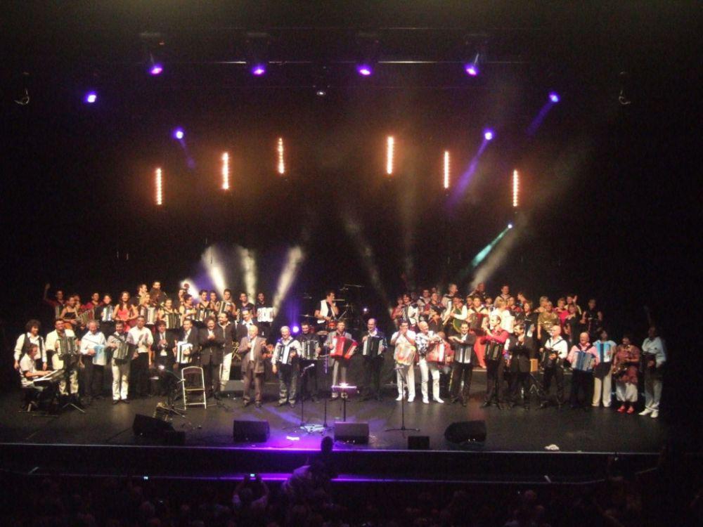 Belle brochette d'accordéonistes !