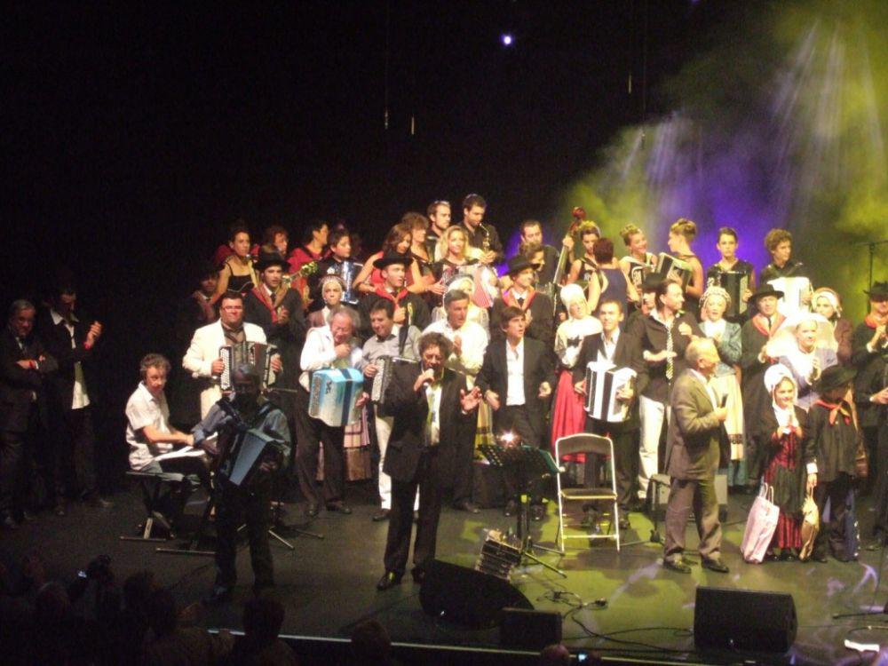 Belle brochette d'accordéonistes ! Avec Nono Mayet.